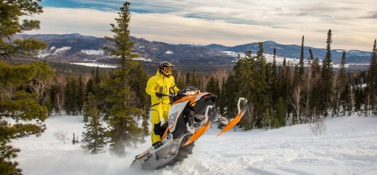 Как выбрать снаряжение и экипировку для езды на снегоходе в горах